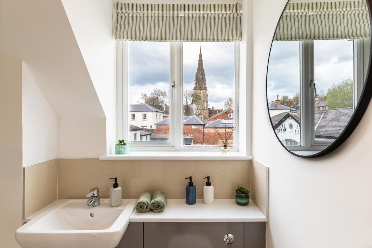 4 Bed City House With Private Garden And Parking Winchester Exteriér fotografie