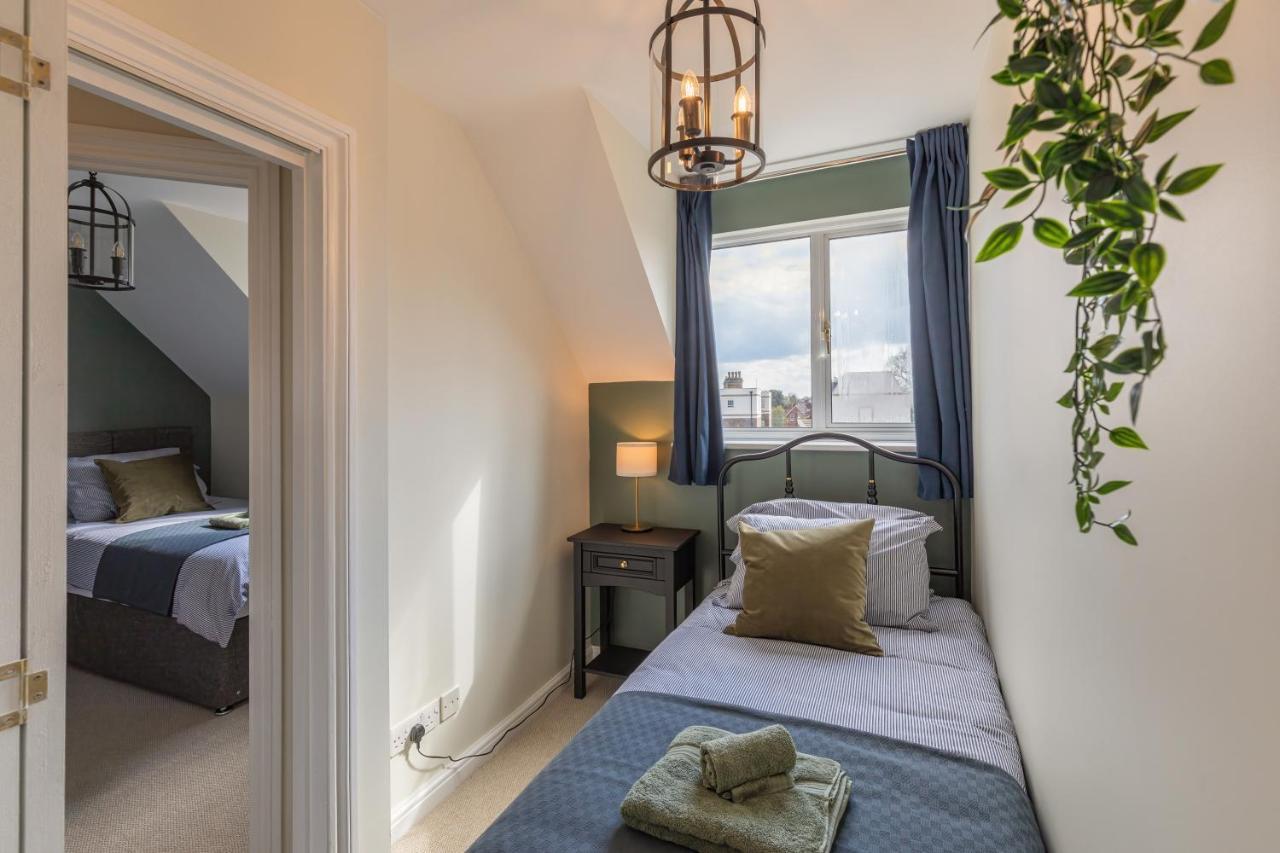 4 Bed City House With Private Garden And Parking Winchester Exteriér fotografie