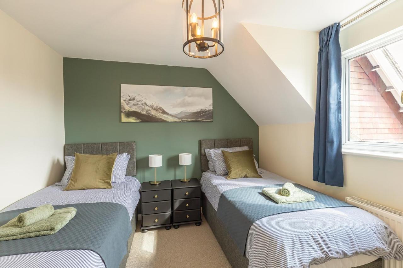 4 Bed City House With Private Garden And Parking Winchester Exteriér fotografie