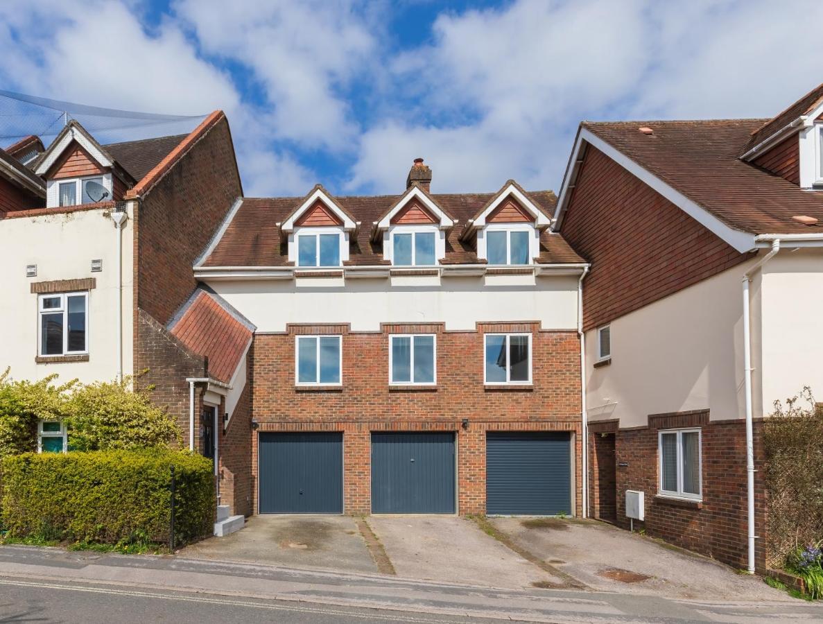 4 Bed City House With Private Garden And Parking Winchester Exteriér fotografie