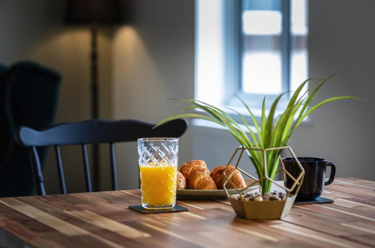 4 Bed City House With Private Garden And Parking Winchester Exteriér fotografie