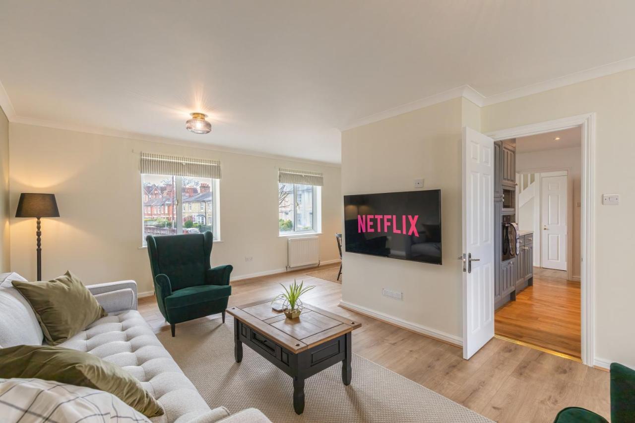 4 Bed City House With Private Garden And Parking Winchester Exteriér fotografie