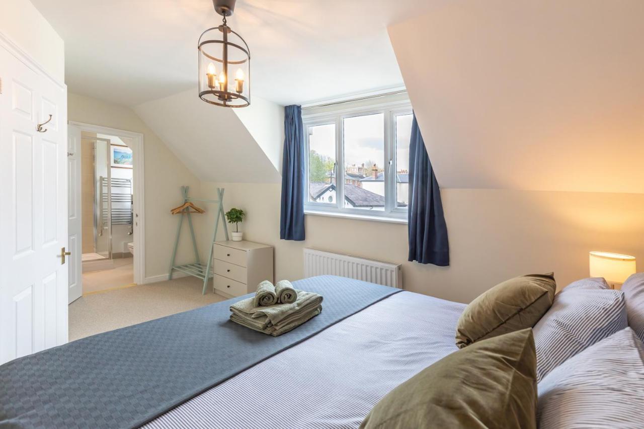 4 Bed City House With Private Garden And Parking Winchester Exteriér fotografie
