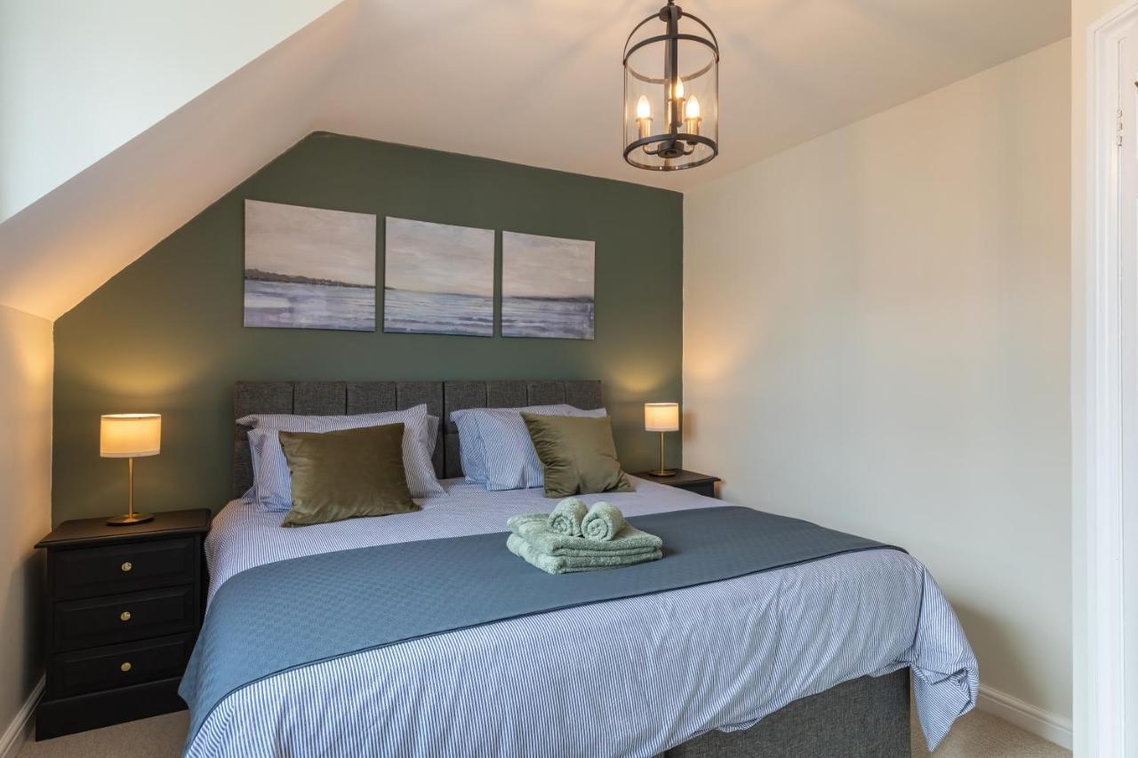 4 Bed City House With Private Garden And Parking Winchester Exteriér fotografie