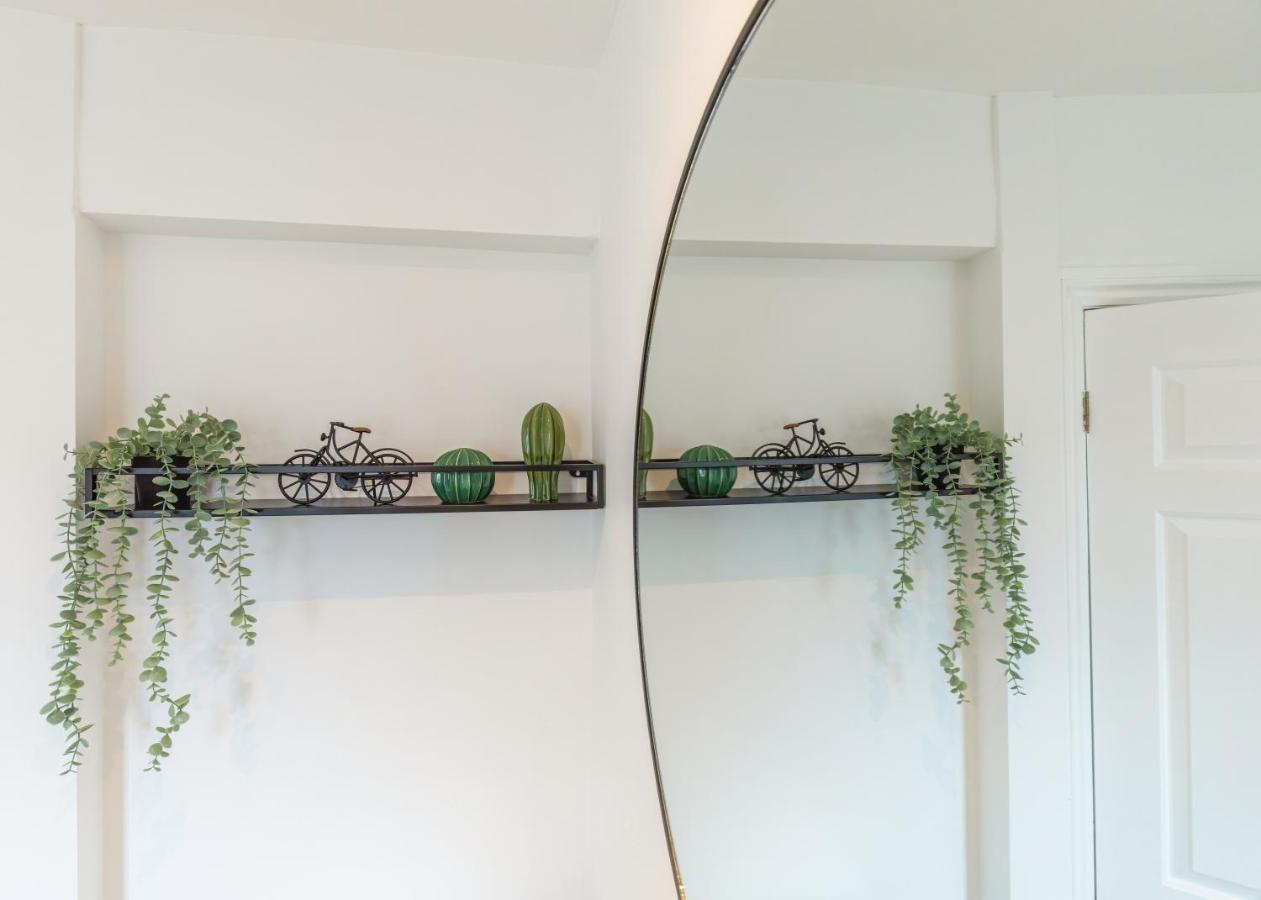 4 Bed City House With Private Garden And Parking Winchester Exteriér fotografie