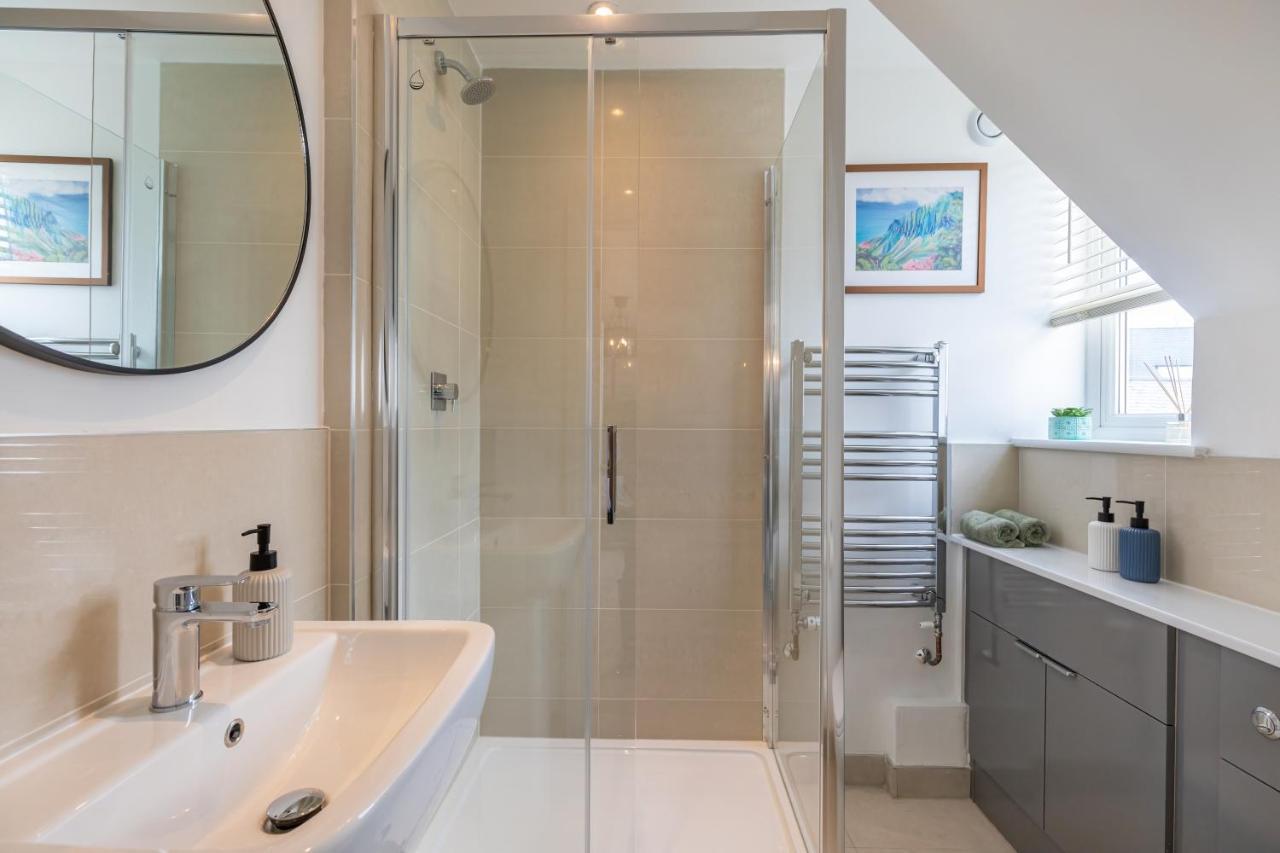 4 Bed City House With Private Garden And Parking Winchester Exteriér fotografie