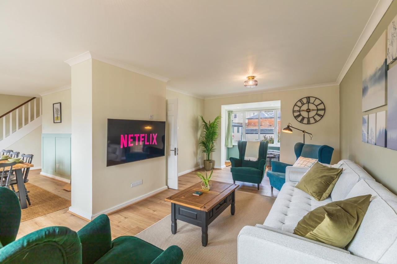 4 Bed City House With Private Garden And Parking Winchester Exteriér fotografie